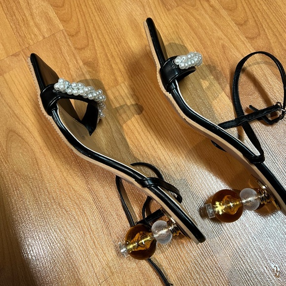 NWOT - Pearl Décor Sandals (Size 7) * Black - Picture 6 of 10